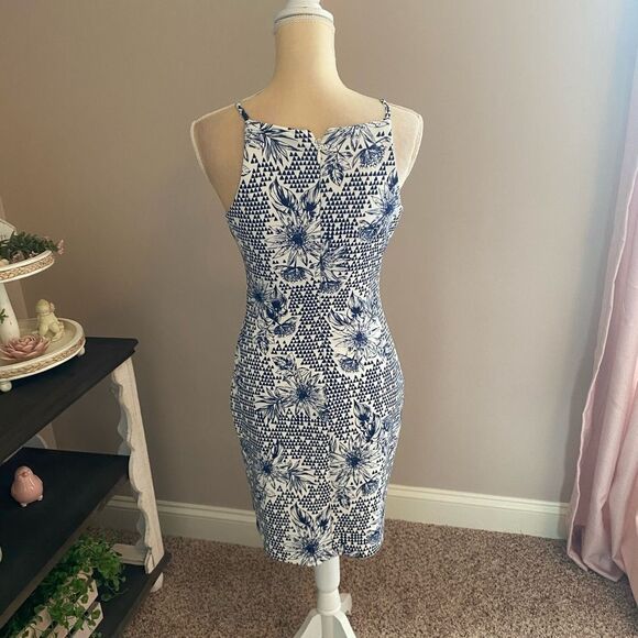 ❤️EUC Guess Floral Dress (size 4)❤️ - Picture 3 of 4